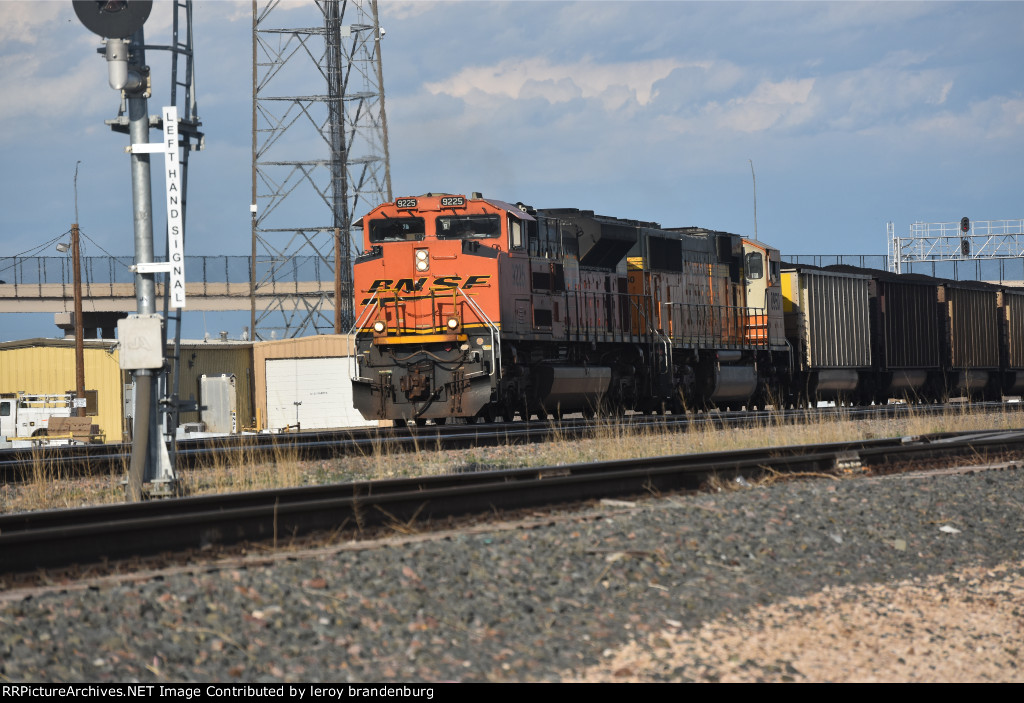 BNSF 9225 brings a coal load off the dalhart sub